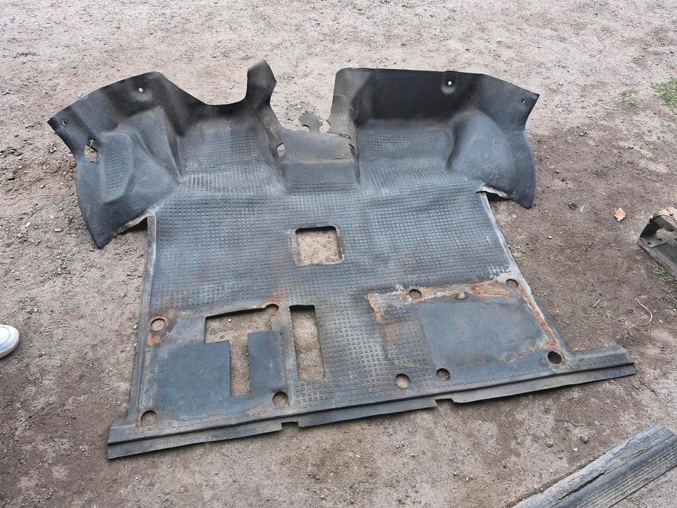 VW T4 Transporter/Trennwand Gummibodenbelag vorne