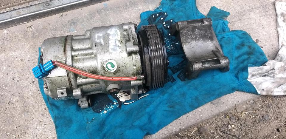 VOLKSWAGEN T4 KLIMAKOMPRESSOR PUMPE 2,5 TDI 102 PS