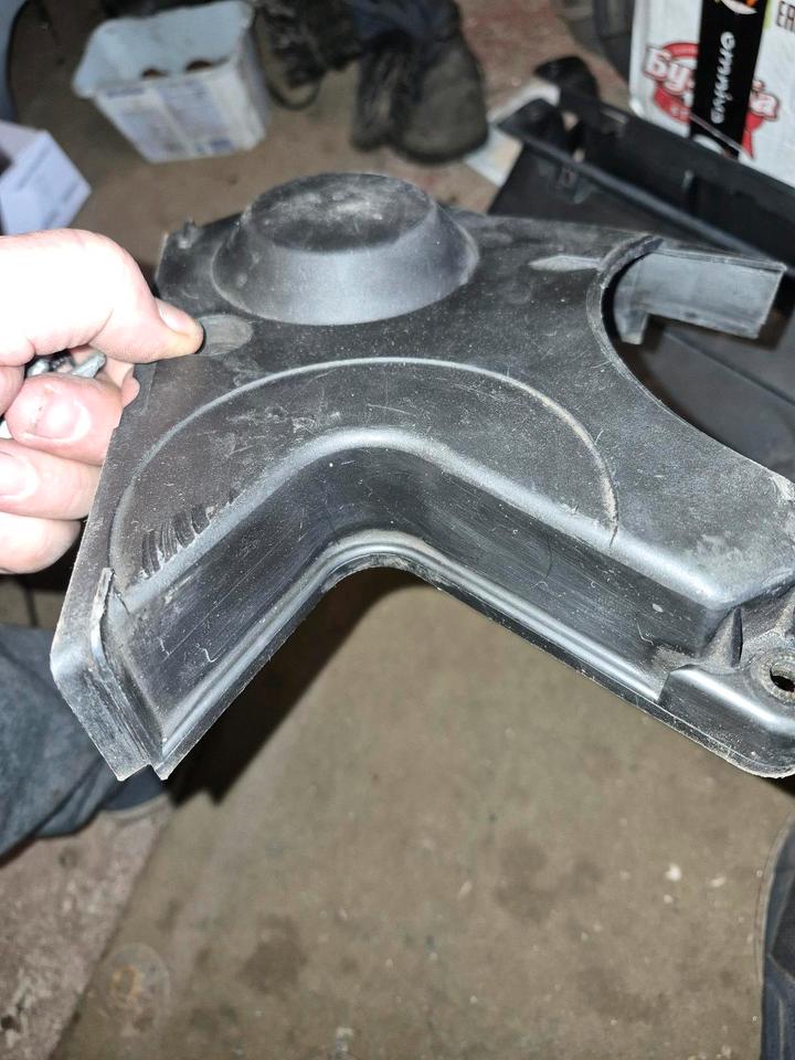 VW T4 2,4 D Zahnriemenabdeckung unten