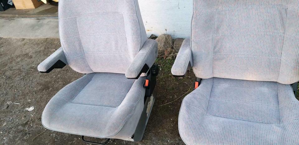 VW T4 Pilotensitz Fahrer oder Beifahrersitz mit Armlehnen (TOP)