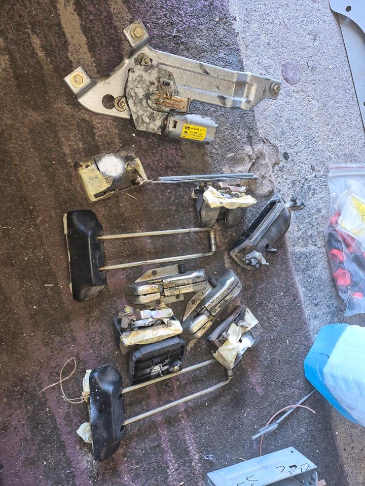 VW T4 Ersatzteile für die Flügeltüren