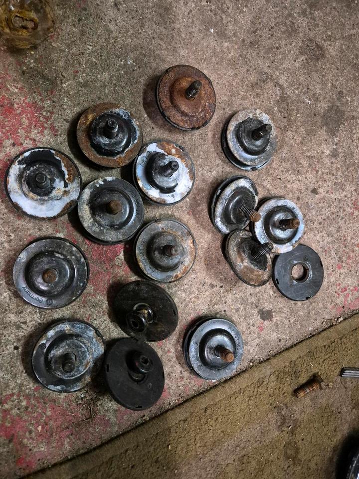 VW T4 Pilzkopfschraube/Verzurrösen/ Gewindeplatte