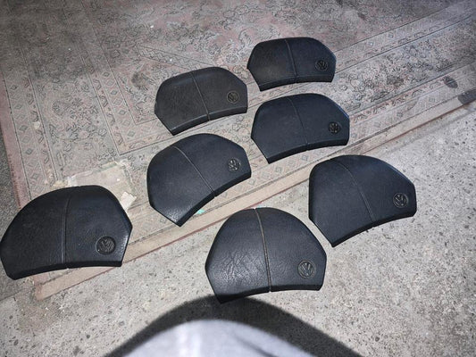 VW T4 ein Huppenknopf ohne Airbag (TOP)