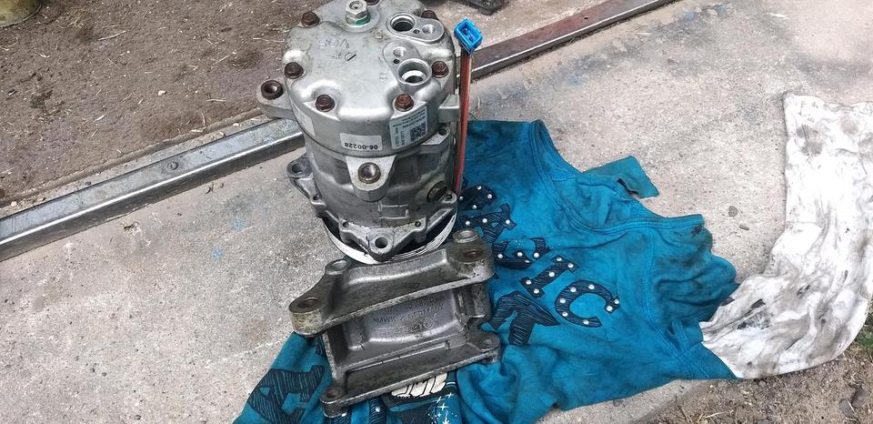 VOLKSWAGEN T4 KLIMAKOMPRESSOR PUMPE 2,5 TDI 102 PS