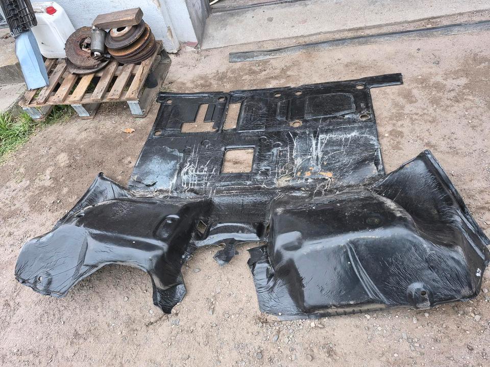 VW T4 Transporter/Trennwand Gummibodenbelag vorne