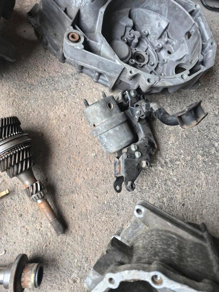 VW T4 2,5 TDI ACV  Ersatzteile 02G DXZ Schaltgetriebe komplett