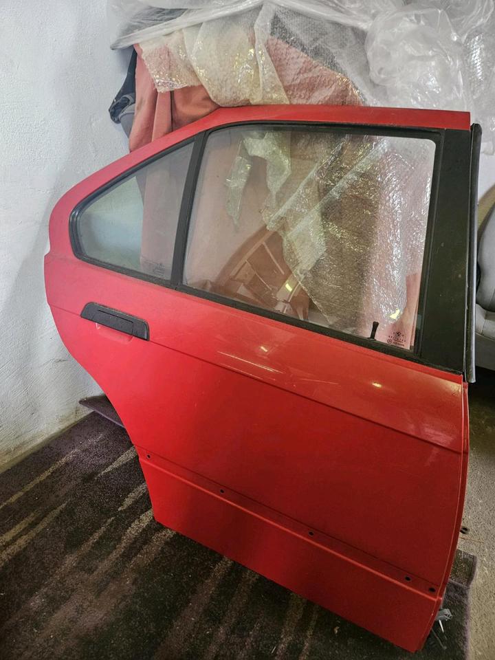 Bmw E36 Komplette Tür vorne/hinten links oder rechts