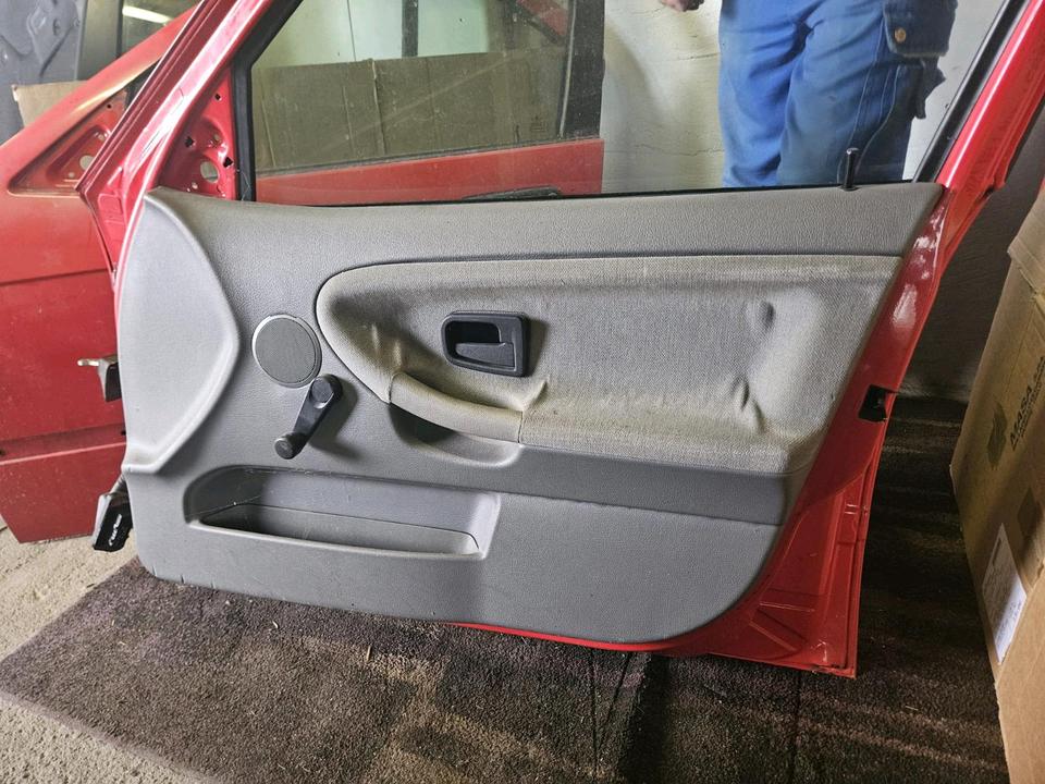 Bmw E36 Komplette Tür vorne/hinten links oder rechts
