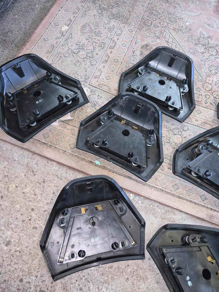 VW T4 ein Huppenknopf ohne Airbag (TOP)