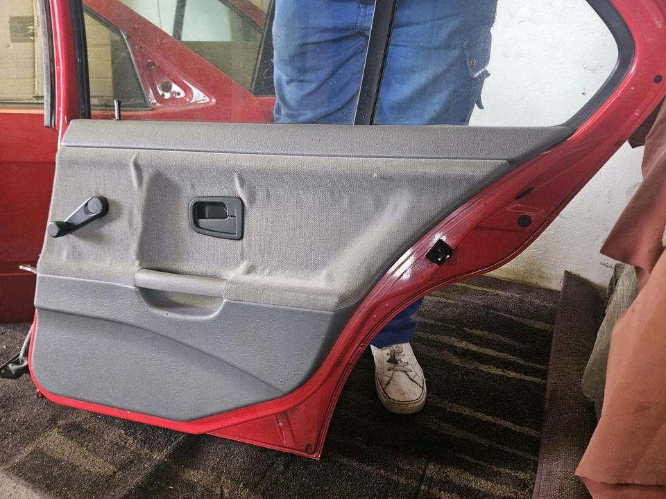Bmw E36 Komplette Tür vorne/hinten links oder rechts