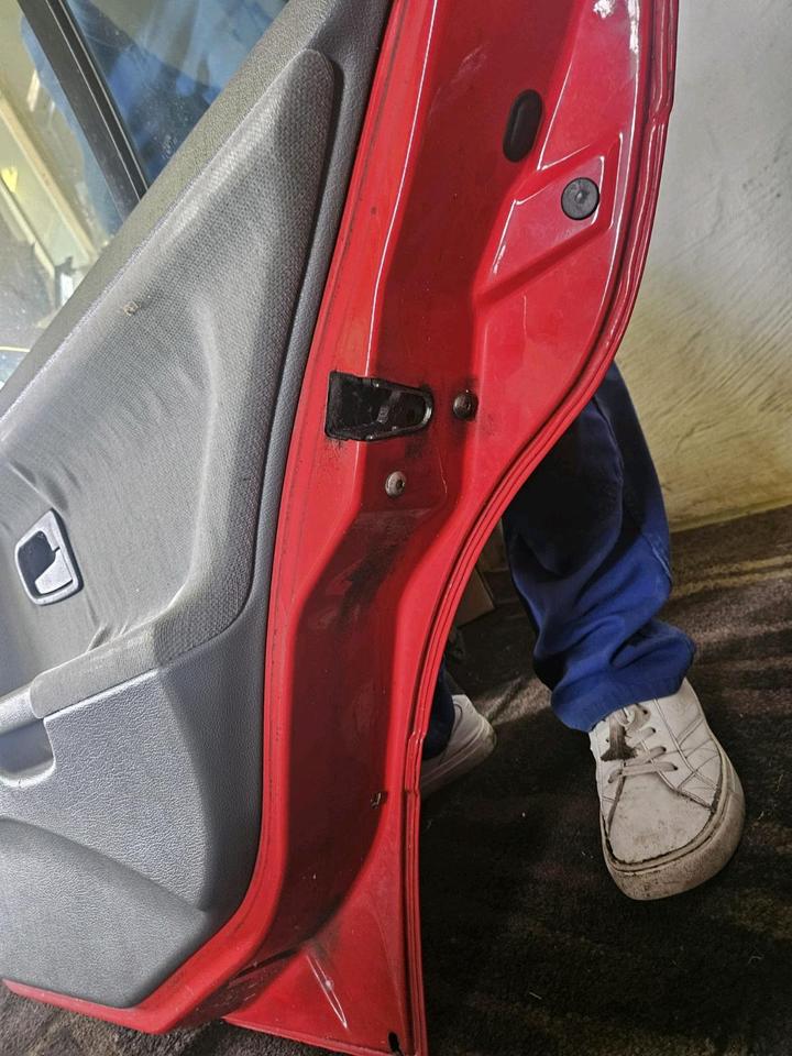 Bmw E36 Komplette Tür vorne/hinten links oder rechts