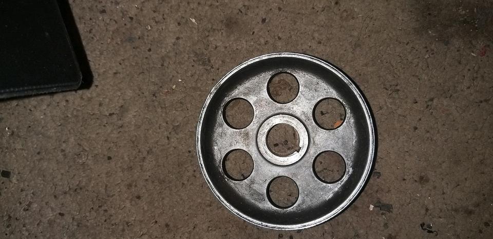 VW T4 1,9 D TD Original Riemenscheibe Ölpumupme