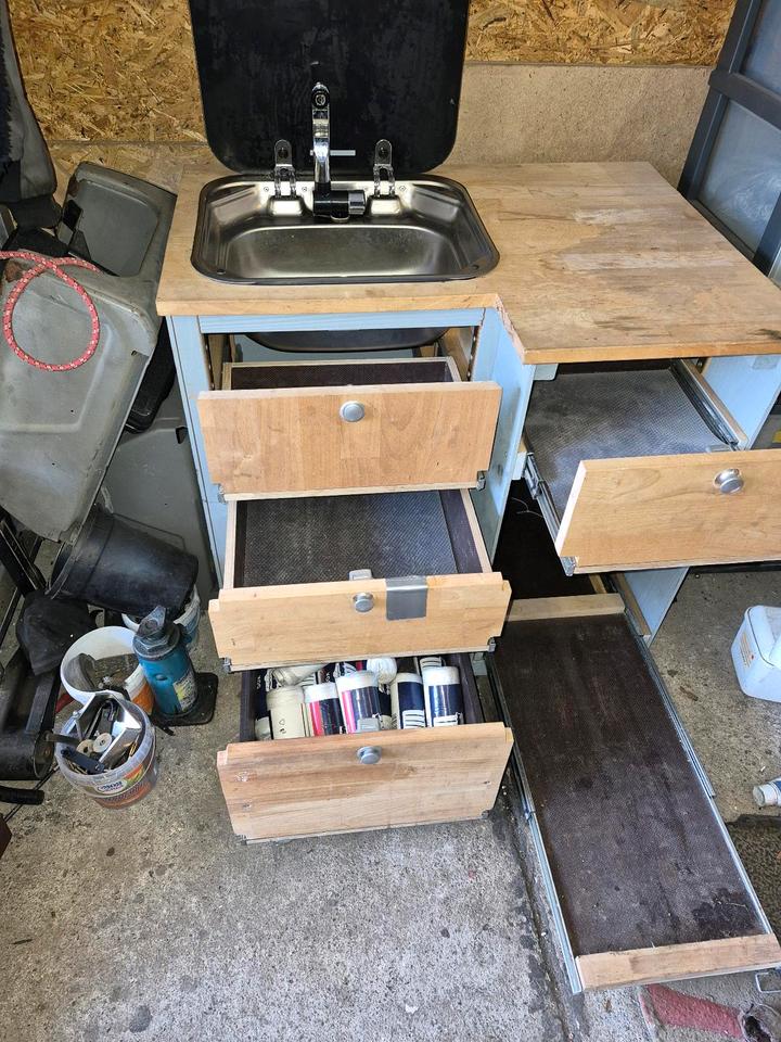 VW T4 Wohnmobil Ausbau Küchenblock mit Spüle.