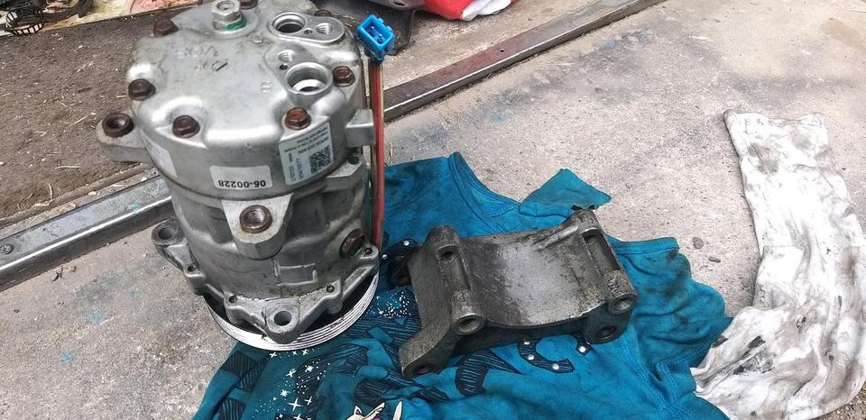 VOLKSWAGEN T4 KLIMAKOMPRESSOR PUMPE 2,5 TDI 102 PS