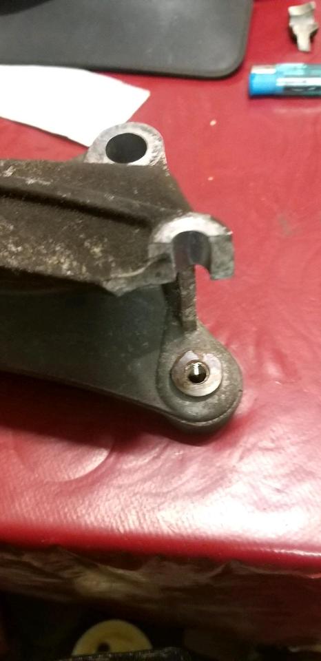 VW T4 Halter Klimakompressor 074260887 C
