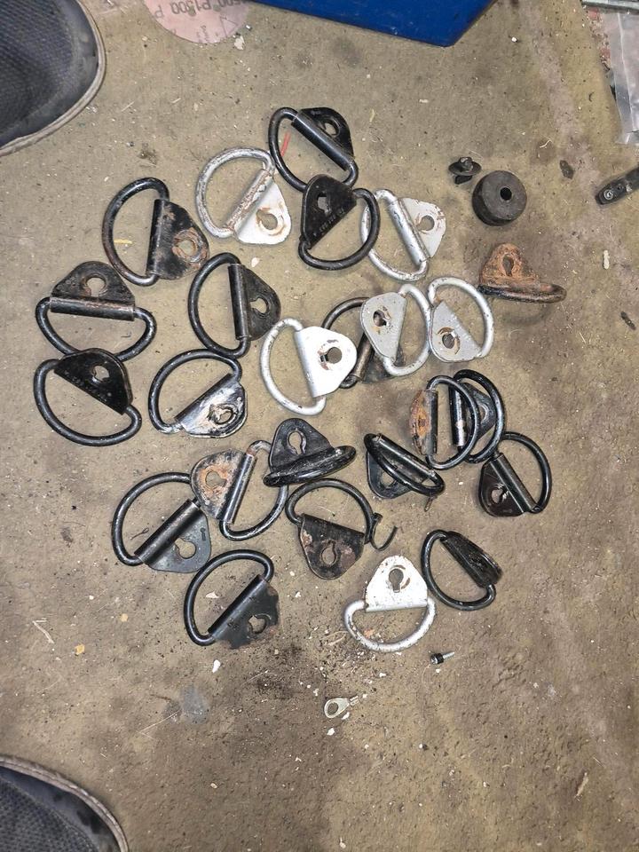 VW T4 Pilzkopfschraube/Verzurrösen/ Gewindeplatte