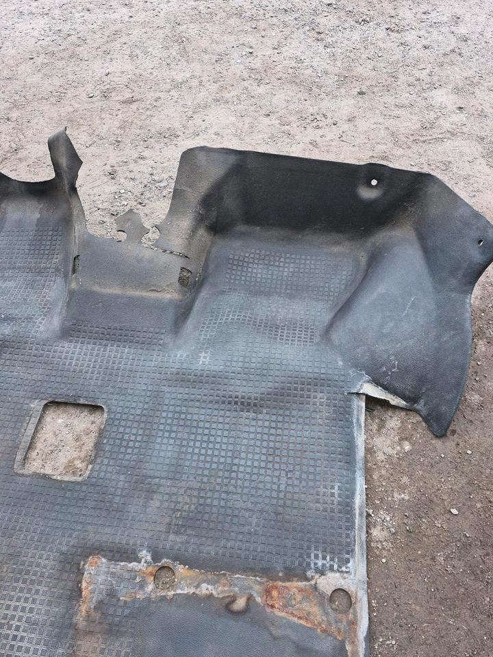 VW T4 Transporter/Trennwand Gummibodenbelag vorne