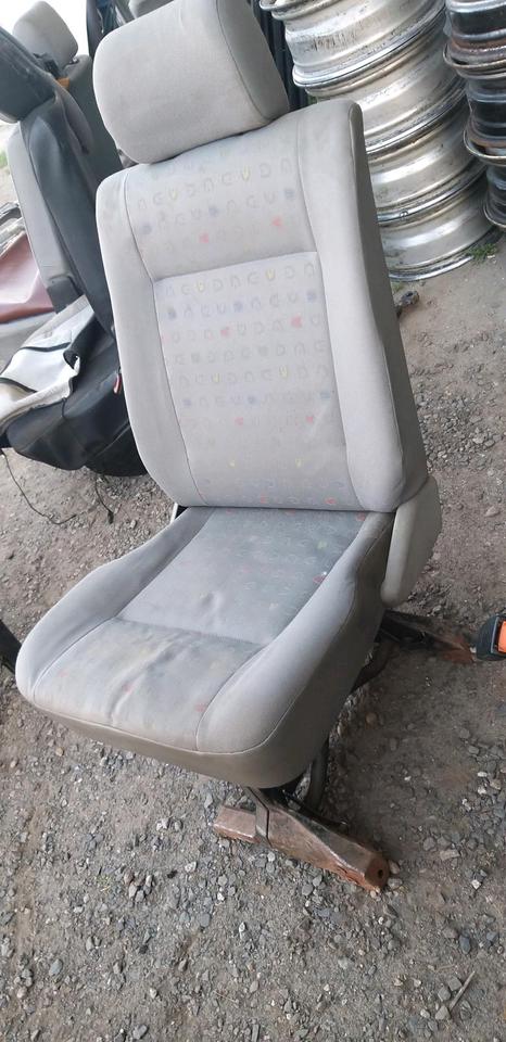 VW T4 Einzelsitz zweite Reihe  TOTO