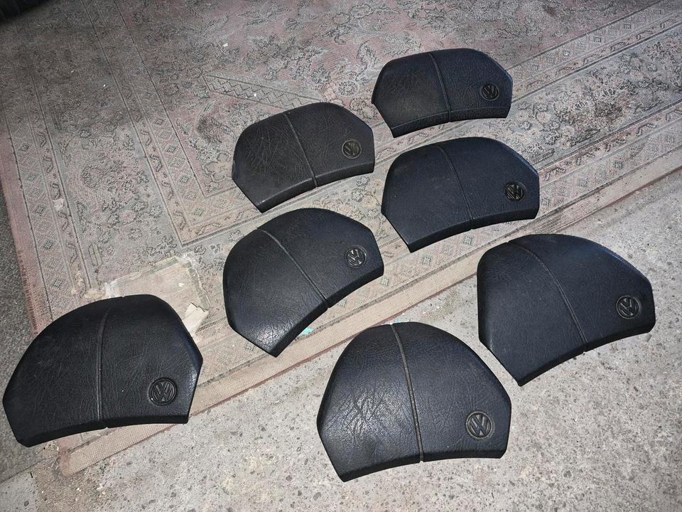 VW T4 ein Huppenknopf ohne Airbag (TOP)
