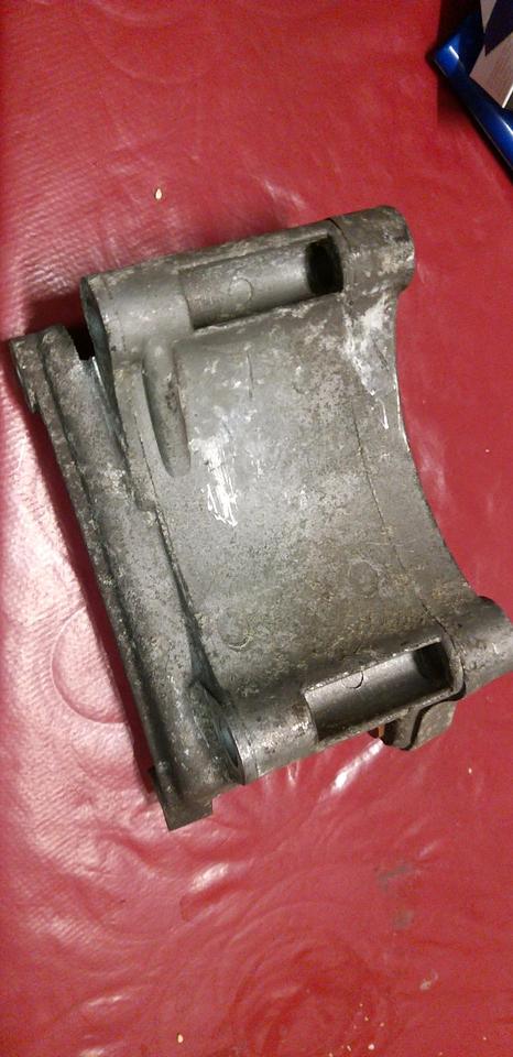 VW T4 Halter Klimakompressor 074260887 C