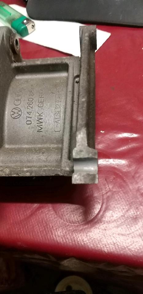 VW T4 Halter Klimakompressor 074260887 C