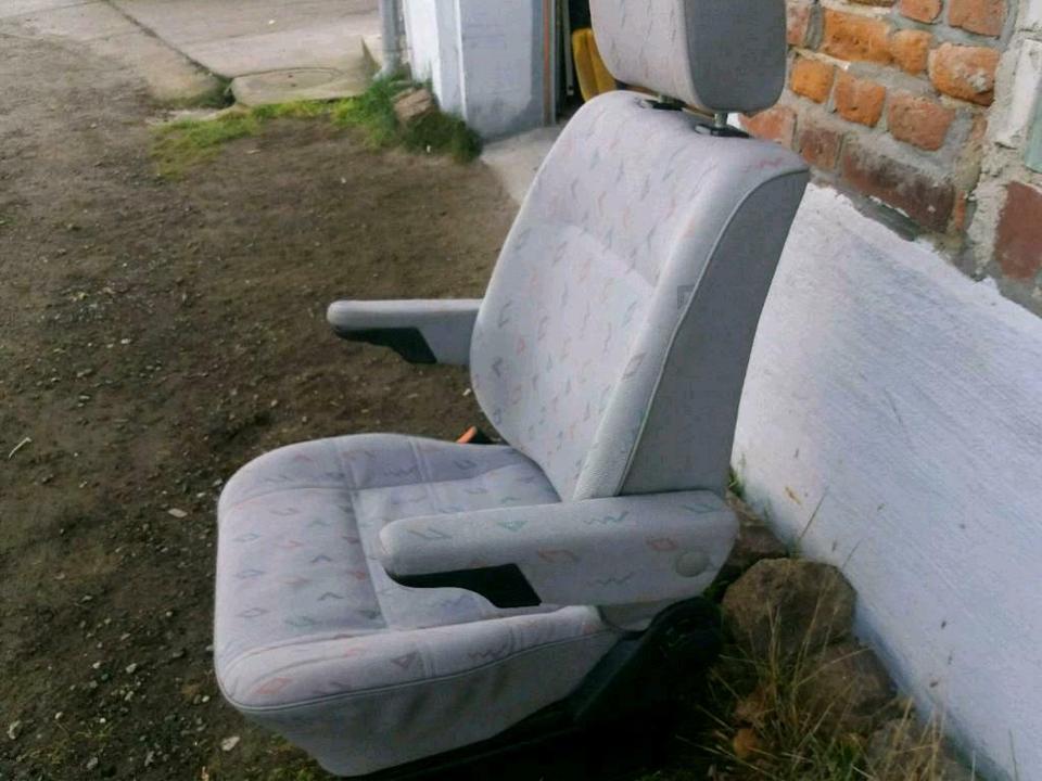 VW T4 sehr gute Sitze mit Armlehnen