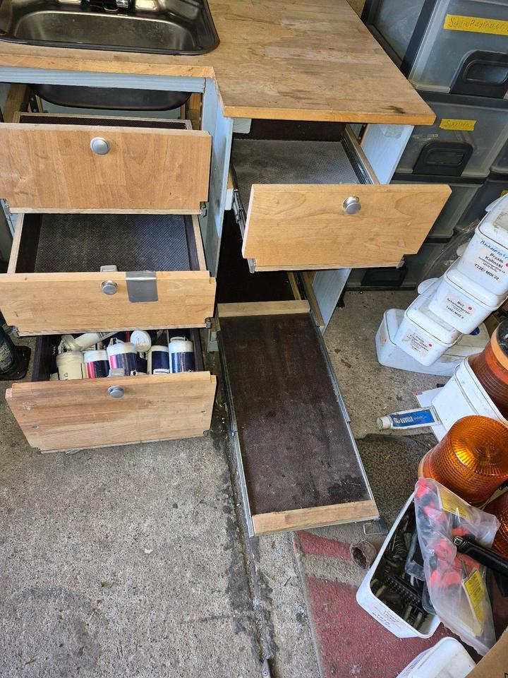 VW T4 Wohnmobil Ausbau Küchenblock mit Spüle.
