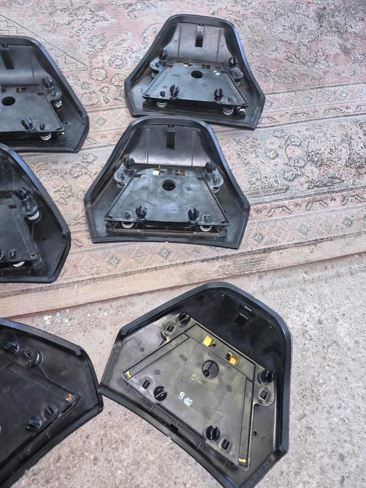 VW T4 ein Huppenknopf ohne Airbag (TOP)