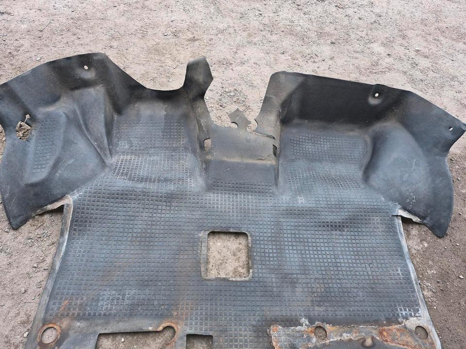 VW T4 Transporter/Trennwand Gummibodenbelag vorne