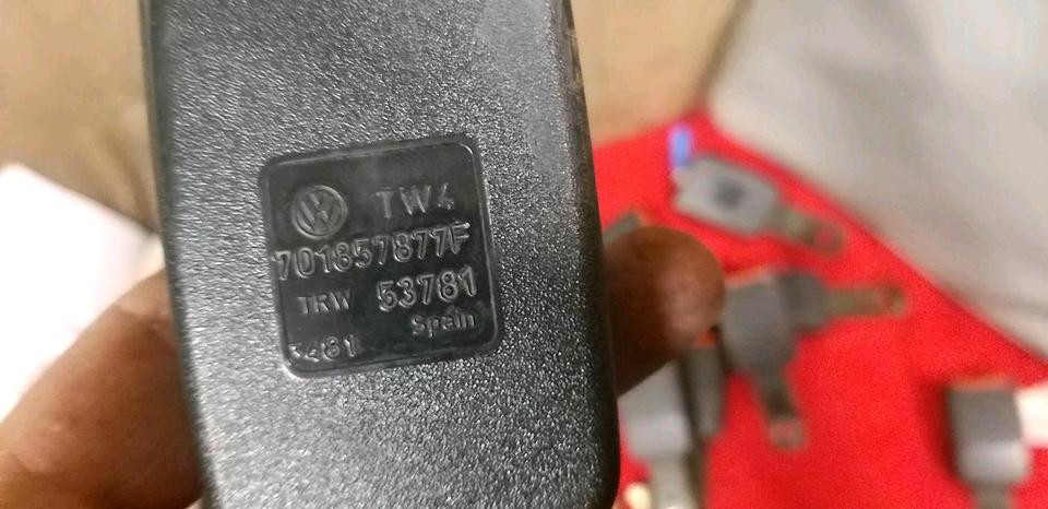 VW T4  Gurtschloß vorne links oder recht ab bj 96