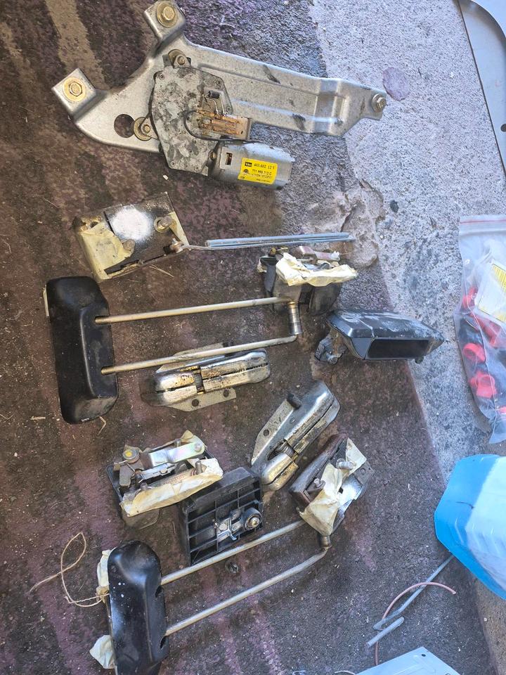 VW T4 Ersatzteile für die Flügeltüren