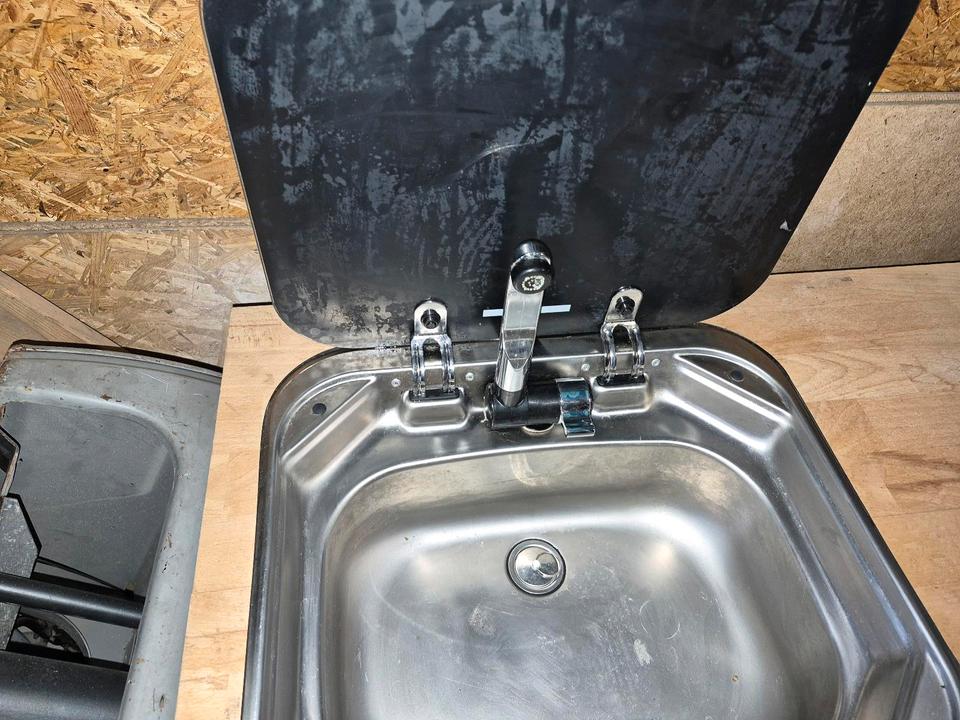 VW T4 Wohnmobil Ausbau Küchenblock mit Spüle.