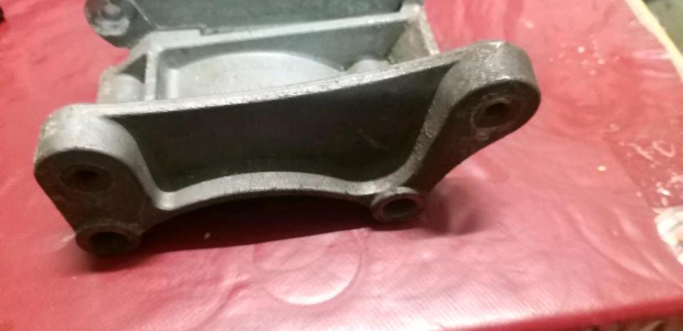 VW T4 Halter Klimakompressor 074260887 C
