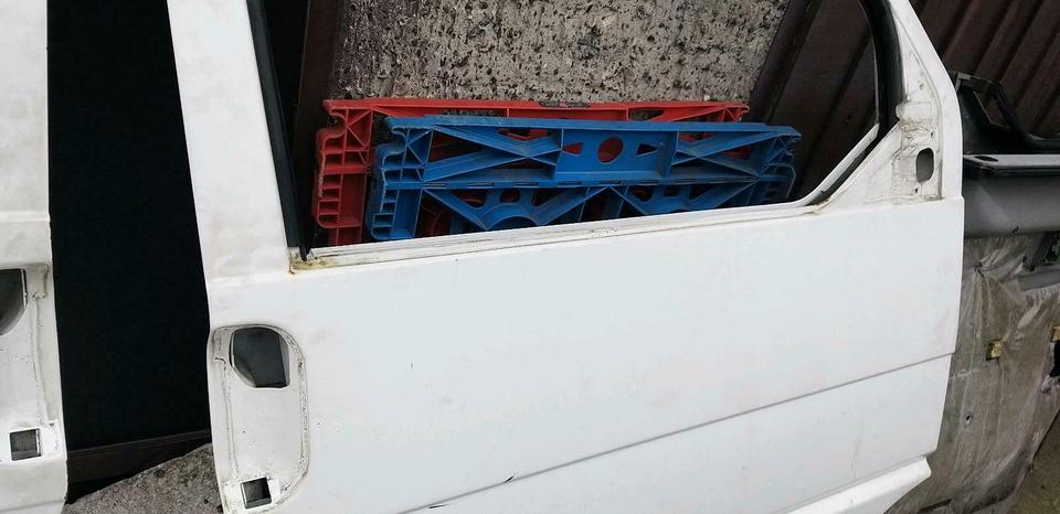 VW T4 Tür vorne  links in Weiß